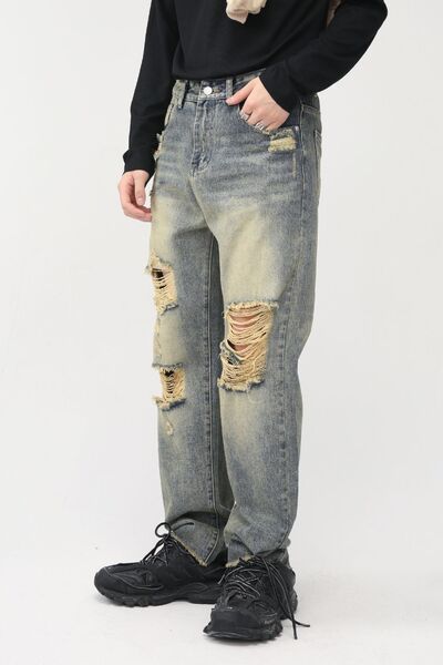 Distressed Mid Rise Jeans with Pockets.