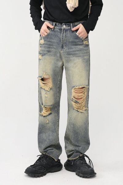 Distressed Mid Rise Jeans with Pockets.